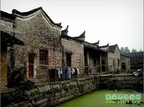 張谷英村