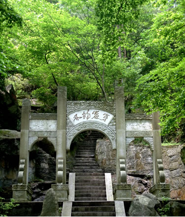 穿岩诗林