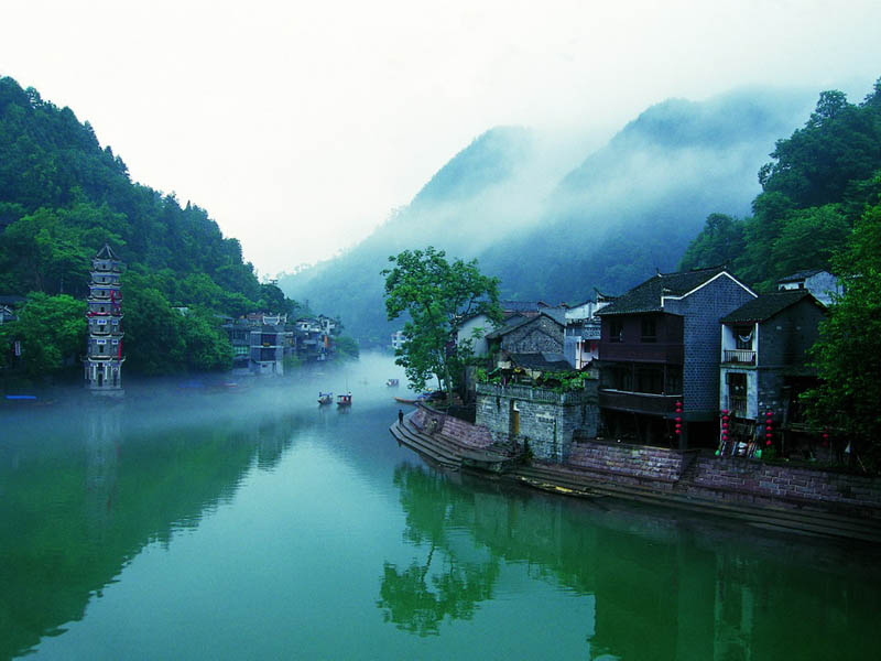 沱江畔村落