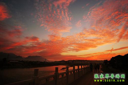 张家界市区沿河大道晚霞