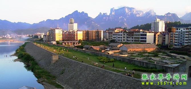 张家界市区沿河大道景色