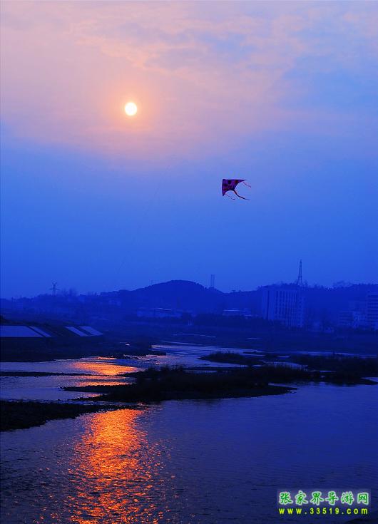 张家界市区暮色风景