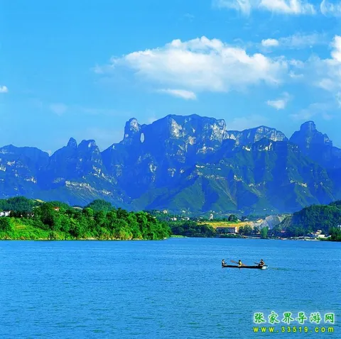 天门山澧水河畔