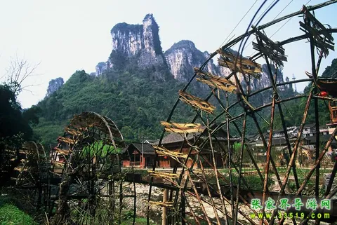 德夯大峡谷风光