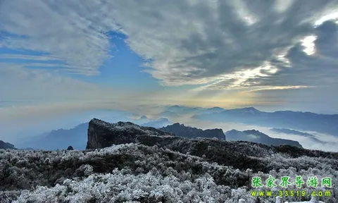 天门山顶霞光