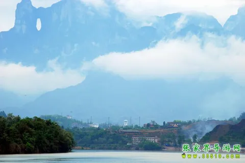 远望天门山