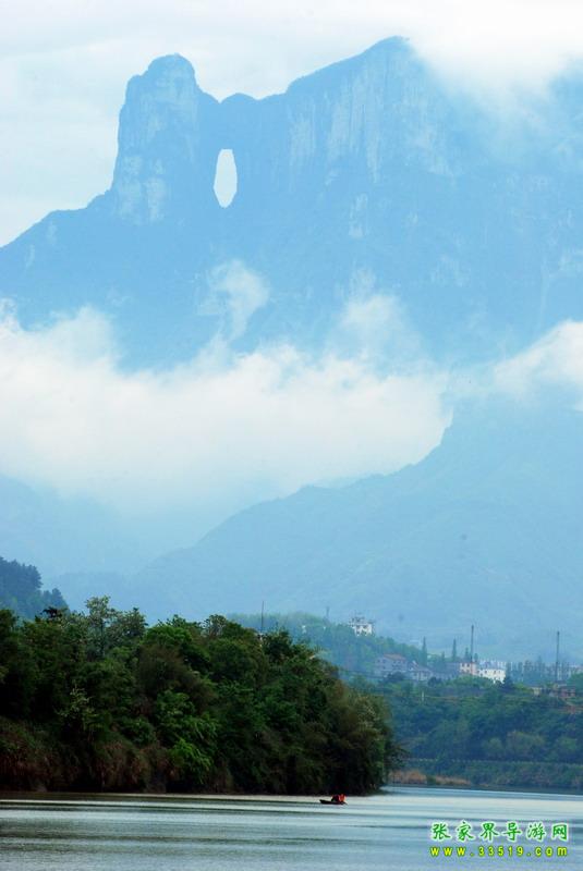 远望天门山