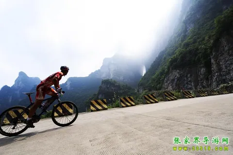 挑战天门山通天大道