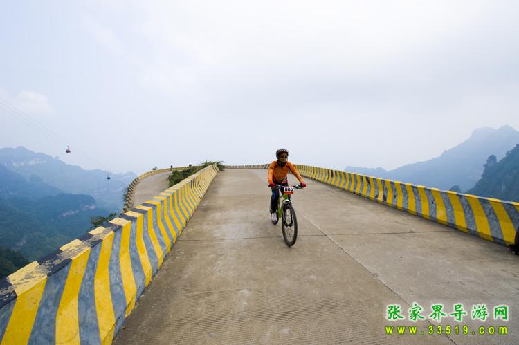 挑战天门山通天大道