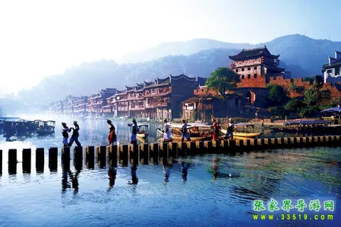 鳳凰古城沱江風光