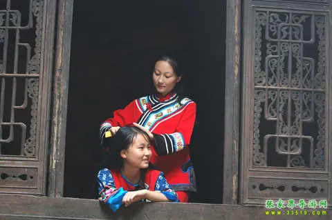 Tujia Girl