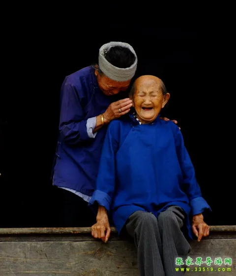 Tujia Sisters