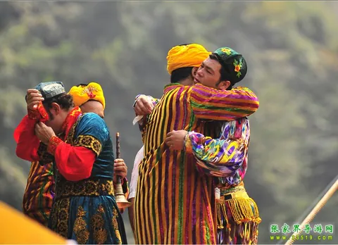 "Dawaz" Heir Saimaiti Successfully Challenges Tianmen Mountain