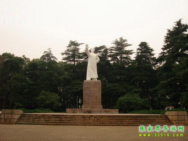 毛泽东青年塑像台