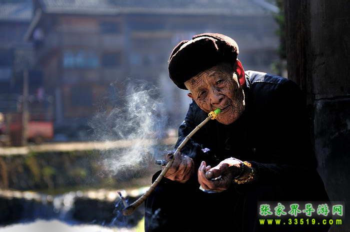 土家老人