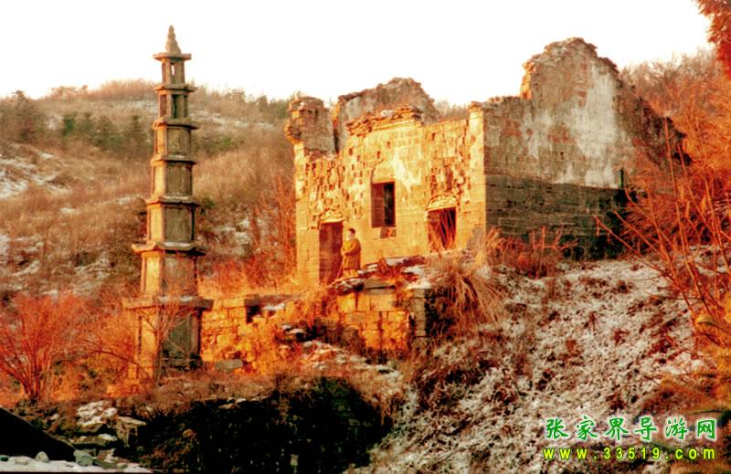 李娜出家前在天门山寺遗址冥思