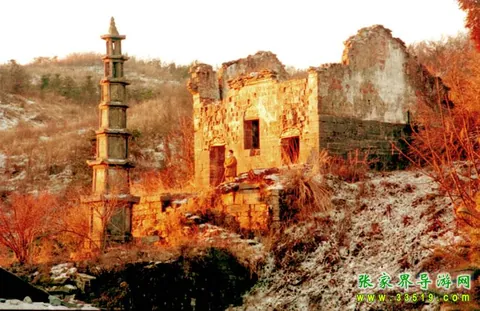 Li Na Meditating at the Ruins of Tianmen Mountain Temple Before Becoming a Nun