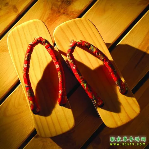Jiangya Hot Spring Wooden Clogs